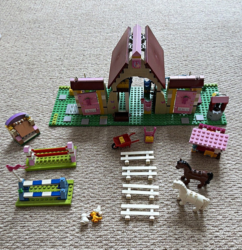 Lego friends heartlake stables - heartlake,