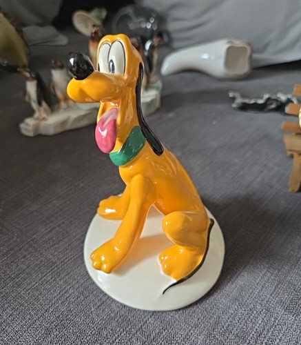 Disney pluto sitting dog - disney,