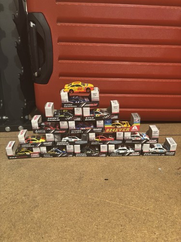 Nascar diecast bundle all - 1:64,