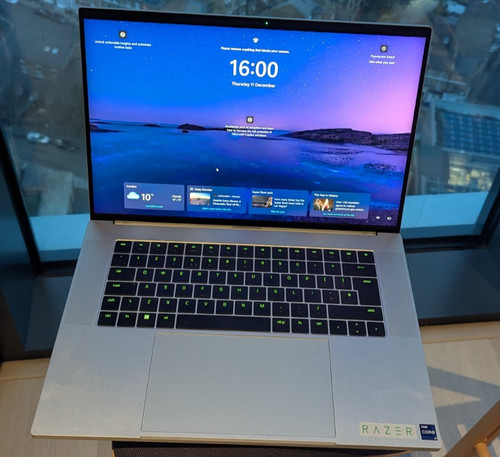 Razer blade 2024 intact rtx - razer, 16