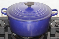 LE CRUESET 24 cm 4.2 l CASSEROLE COOKING POT in BLUE