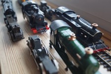 00 gauge Job lot of Engines ETC .2 working