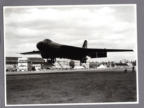 Vickers valiant large - valiant, 2