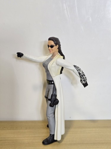 Tomb raider movie lara croft - raider,