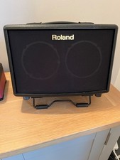 Roland AC-33 Acoustic Chorus Stereo Guitar Amplifier with new NiMD battery
