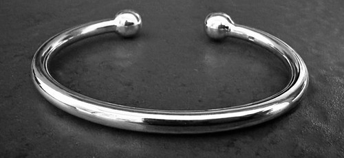 Solid 925 sterling - solid, open