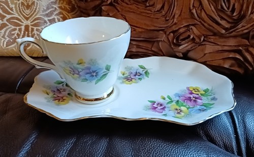 Delphine bone china pansy - delphine,