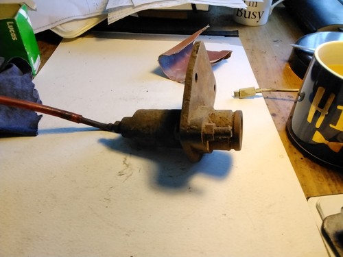 Triumph tr2 clutch slave - triumph, to