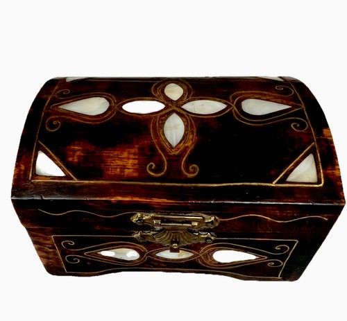 Pretty wooden treasure - pretty, chest