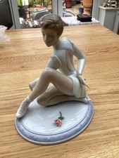 Lladro Figurine Elegance On Ice #6653 Figure Skater- Retired