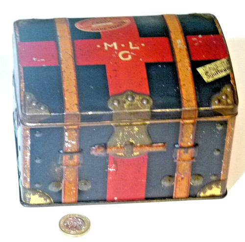 Rare figural travelling trunk - rare,