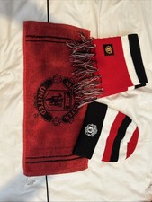 Man Utd Hat and Scarf Set Official Merchandise