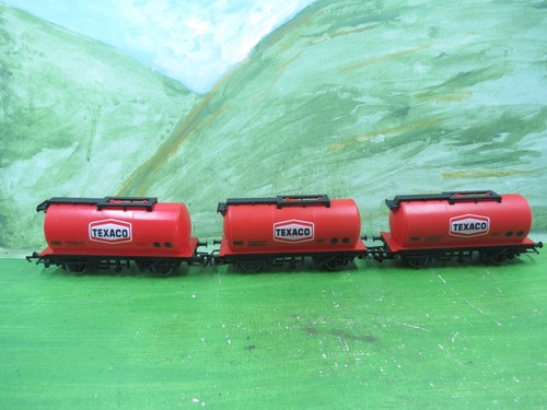Hornby red texaco tank - 3,