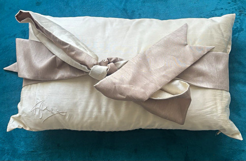 Kylie minogue beige satin bow - minogue,