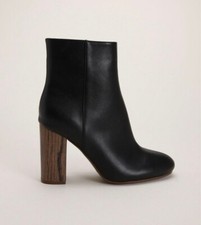 Lovely Ladies Size 7 Black