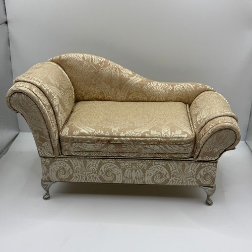 Exquisite vintage chaise - vintage,
