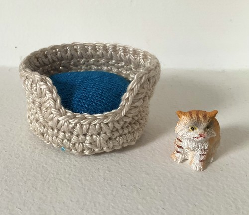 Hand crochet dog cat bed - crochet,
