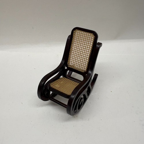 12th scale dolls - scale, house
