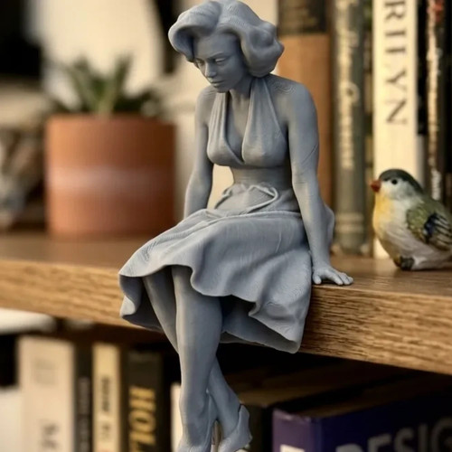 Sad marilyn monroe edge sitter - monroe,