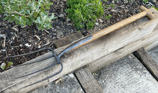 Vintage garden handle brades - vintage,