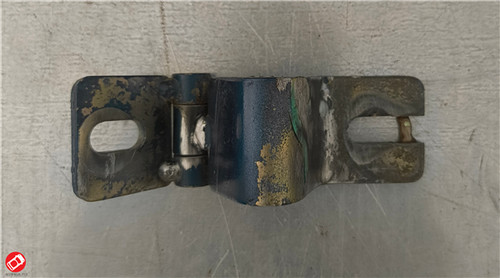 0655560 right door hinge - right,