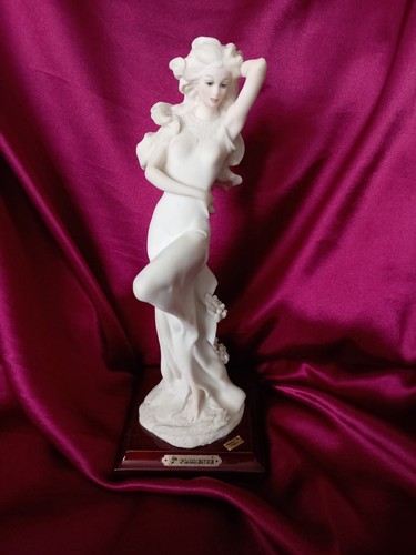 Collectable porcelain figurine - collectable,