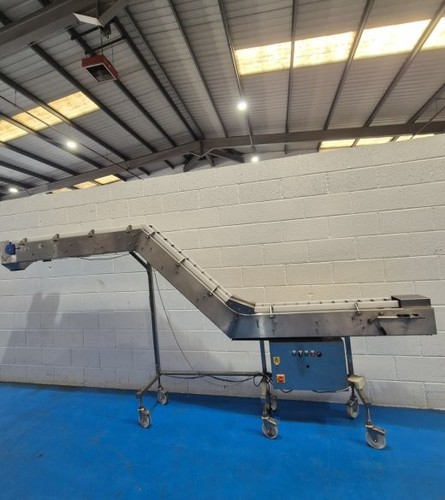 Stepped lift conveyor - stepped,