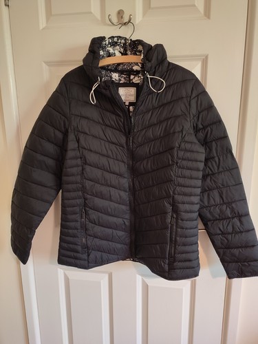 Fat face black hooded - face,