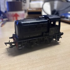 Triang R253 Dock Shunter No. 5 In Black OO Gauge