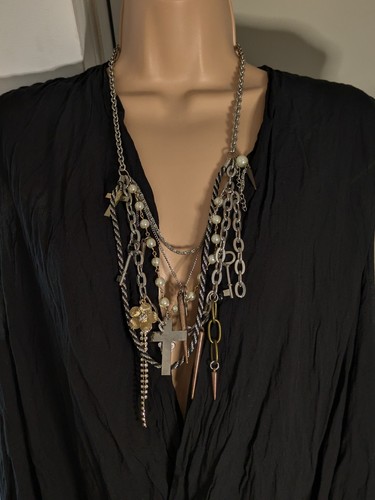 Statement gothic industrial - statement,