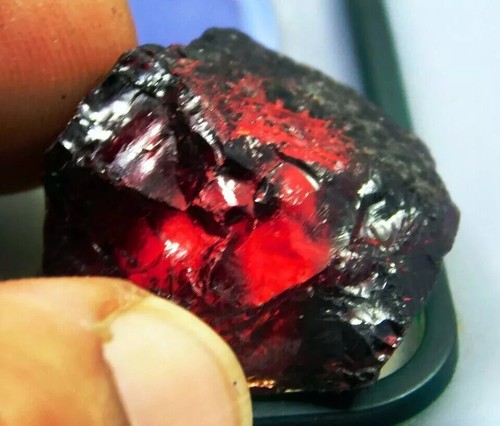 Raw uncut red - uncut, garnet