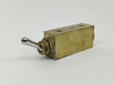 Clippard MTV-5 4-Way Toggle Valve