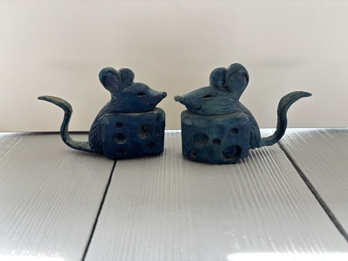 Wooden hand carved - hand, mice