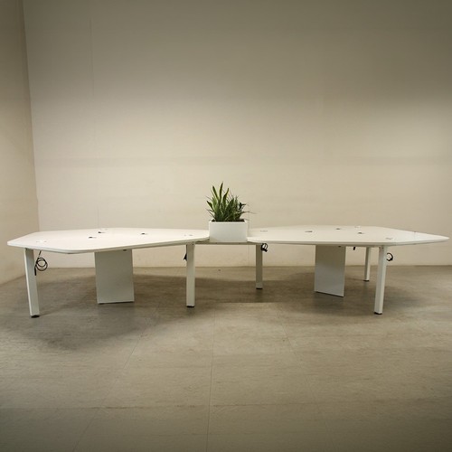 White pod segment desks - of,