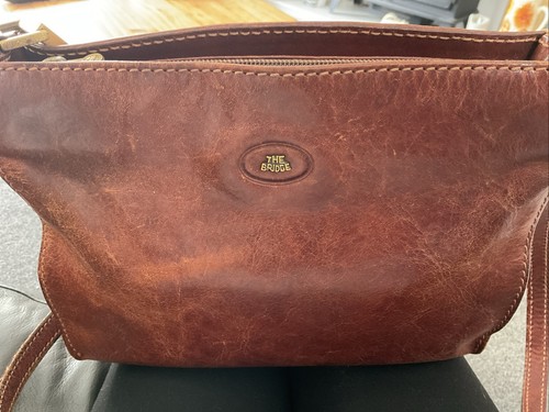 The bridge women - bridge, handbag