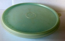 Vintage Tupperware bowl –