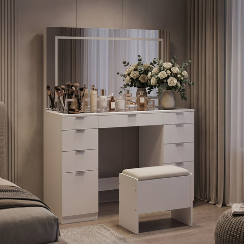 White dressing table with - dressing,