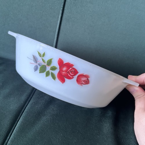 Pyrex jaj rose - floral, detail