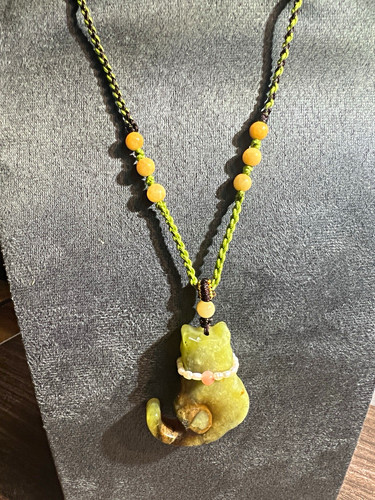 Natural sleeve jade cat