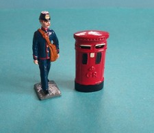 Unboxed Good Soldiers ? White