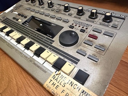 Roland 303 groovebox rhythm - mc-303,
