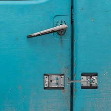 Slim Design Door Retainer