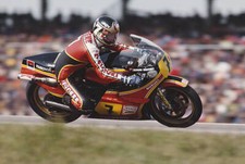 Barry Sheene on his Yamaha YZR