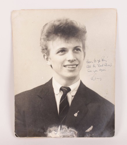 Tommy steele signed photo - signed,