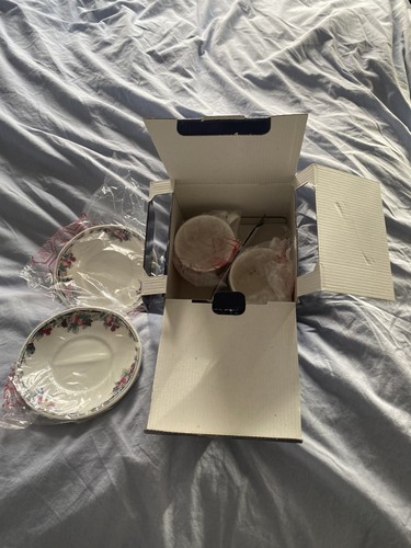 Royal doulton set of 2 - royal, •