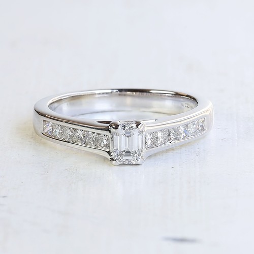 18ct white gold carat - 18ct, 0.22
