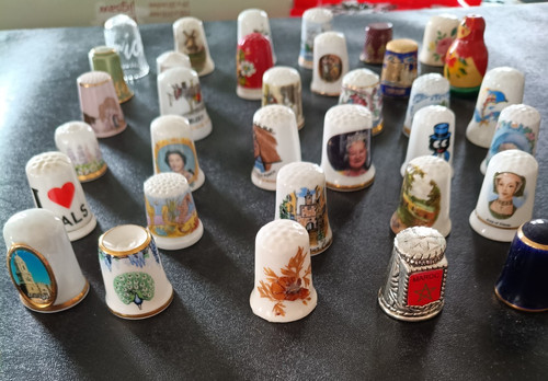 Assorted china thimbles - 34,