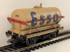 Bachmann – Esso 14 Ton Oil Tanker No. 303 (OO Gauge, Split from Pack)
