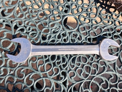 Man cave spanner - man, point