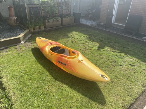 Pyranha kayak 275 - pyranha,